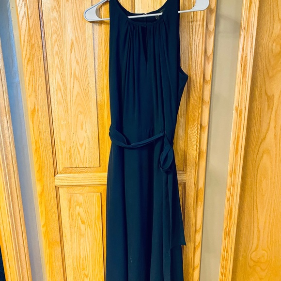 Gorgeous flirty size 12 navy dress worn once. - Picture 2 of 4